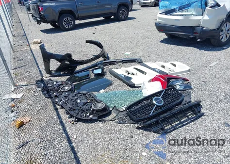 2025 Volvo Xc60 Plus z USA, uszkodzony, nr VIN YV4M12RC0S1149901